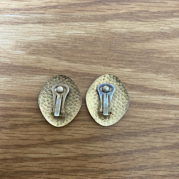 Vintage Cloisonne Oval Clip On Earrings Floral Flower Red -Pink -Green Gold Tone - Picture 3 of 7